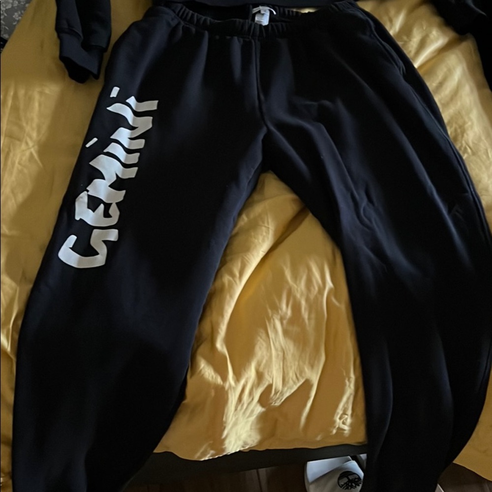 Good American Gemini sweat outfit